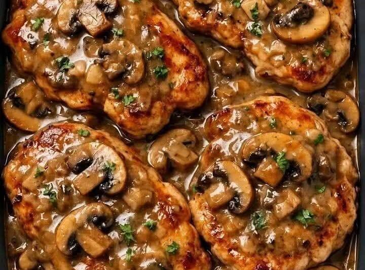 Easy Garlic Mushroom Chicken in a Rich Brown Gravy