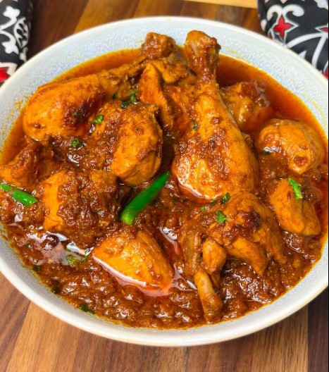 Easy Chicken Bhuna Recipe – Thick, Spicy, and Flavorful Curry