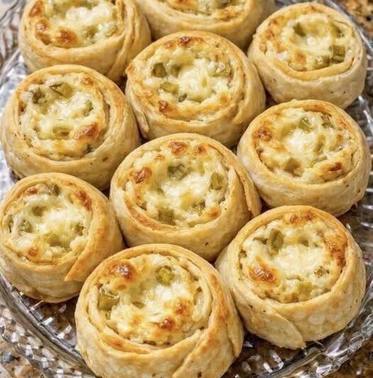 Easy Creamy Chicken And Cheese Pinwheels